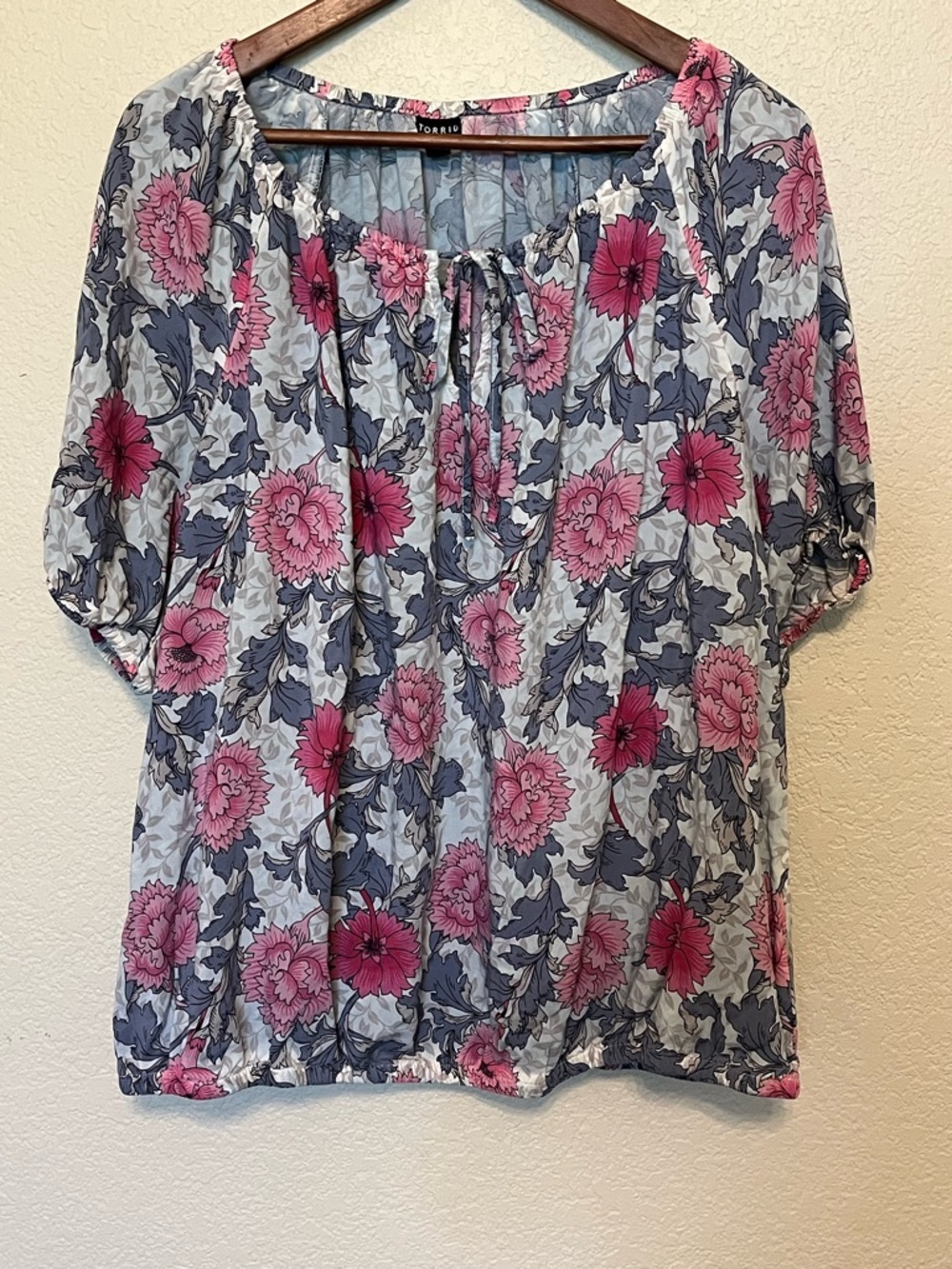 torrid Challis Peasant Bloussan Sleeve Floral Tie-Neck Top Size Large RN# 148862